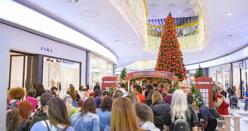 Οι γιορτές τόνωσαν την αγορά - Πρωταγωνιστές τα malls, ανησυχία για τα μικρομάγαζα