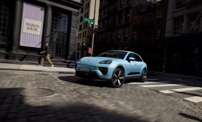 Porsche: Ηλεκτρική επανάσταση και πολυτέλεια