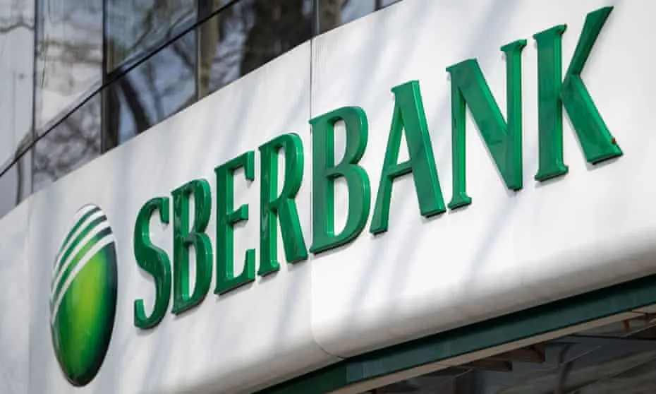 Sberbank: «Λειτουργεί κανονικά» μετά τη διακοπή του SWIFT