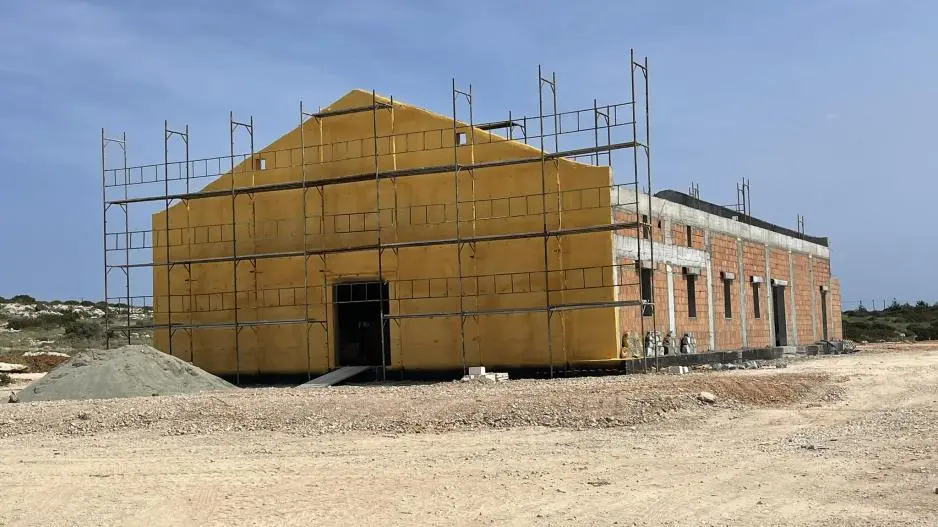 Αγνόησαν τη νομοθεσία χτίζοντας παράνομα μοναστήρι στο Κάβο Γκρέκο (βίντεο)