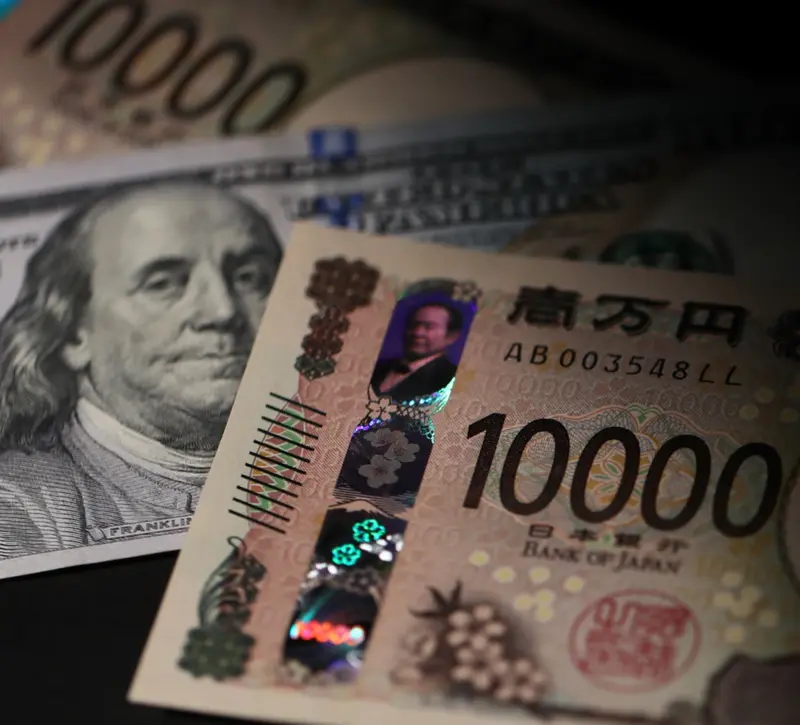 ΗΠΑ: Νέα πίεση στο δολάριο – Η Fed, το ράλι του γιεν και οι φόβοι για την αμερικανική οικονομία αλλάζουν το σκηνικό