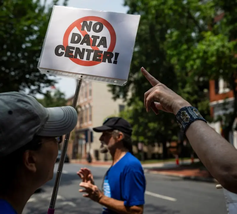 Big Tech: Η εξέγερση κατά των data centers και η μάχη για τις επενδύσεις δισεκατομμυρίων