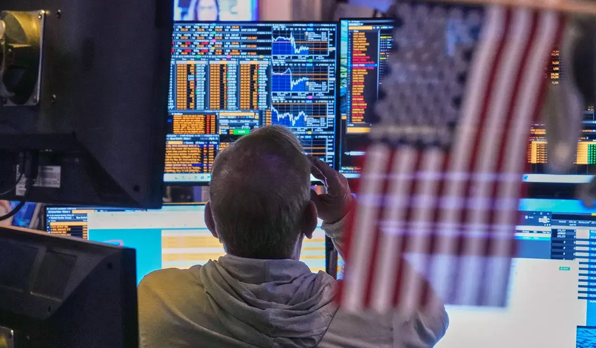 Wall Street: Το στοίχημα της AI ξεμένει από «καύσιμα» – Βουτιά για τον Nasdaq λόγω Broadcom