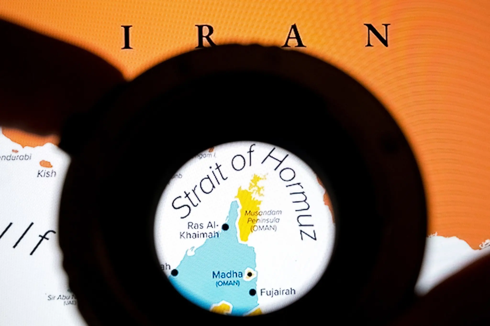 Στενά του Ορμούζ: Πώς βλέπουν οι εφοπλιστές τη λύση Τραμπ για στρατιωτική προστασία και ασφάλιση των τάνκερ