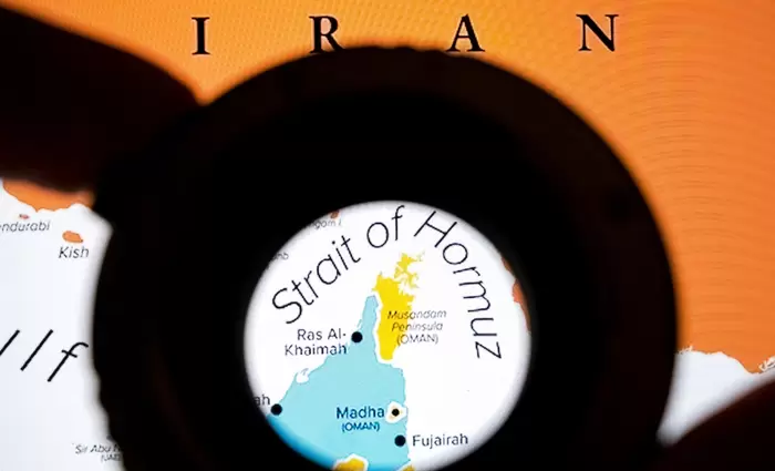 Στενά του Ορμούζ: Πώς βλέπουν οι εφοπλιστές τη λύση Τραμπ για στρατιωτική προστασία και ασφάλιση των τάνκερ