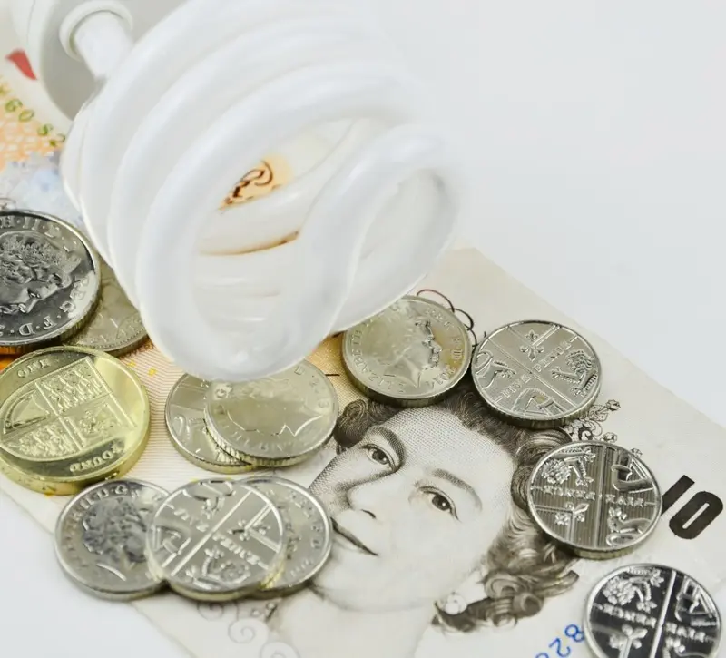 Ηνωμένο Βασίλειο: Μείωση 7% στους λογαριασμούς ενέργειας από τον Απρίλιο