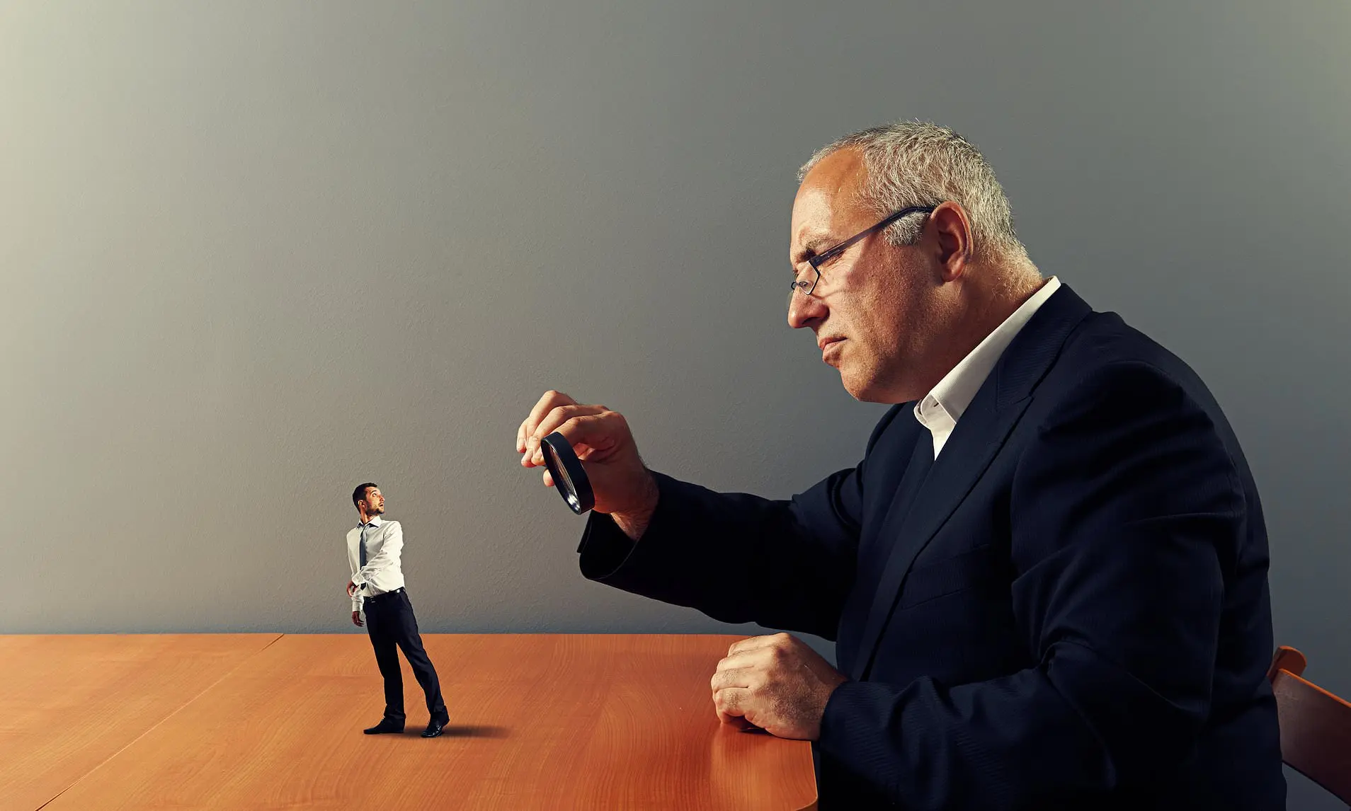 Εργοδότες ψάχνουν με το φανάρι υποψήφιους για δουλειά