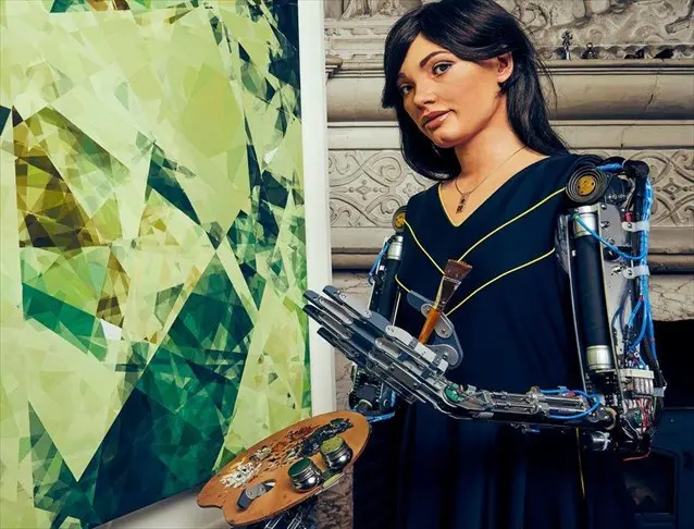 Ανθρωπόμορφο ρομπότ με τεχνητή νοημοσύνη εκθέτει τα έργα του (pics)