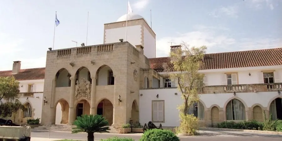 Ο ΠτΔ συγκάλεσε σύσκεψη για τις κυρώσεις σε Κύπριους