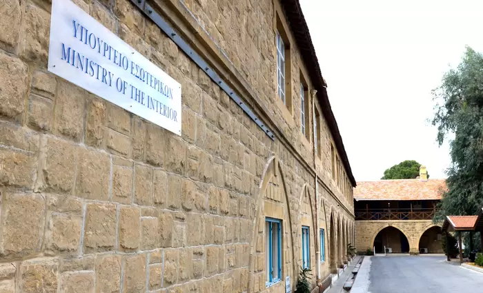 «Αβάσιμες» οι κατηγορίες: Η απάντηση του ΥΠΕΣ για τις τρεις θέσεις στις Βρυξέλλες