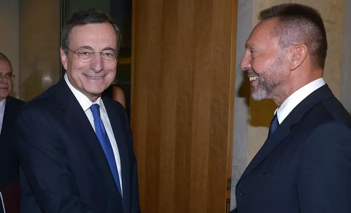 Στουρνάρας: Ο Ντράγκι συνέβαλε καθοριστικά στην αποφυγή του Grexit