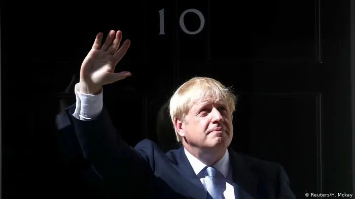 Φιλ Χόγκαν: Ο Τζόνσον θέτει σε κίνδυνο την ειρήνη στη Β. Ιρλανδία