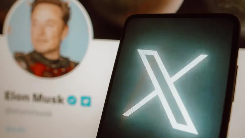Βρετανία: Έρευνα κατά του X μετά τον σάλο γύρω από το Grok