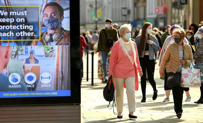 2 στους 3 Βρετανούς πιστεύουν ότι πρέπει να παραμείνουν κάποιοι περιορισμοί