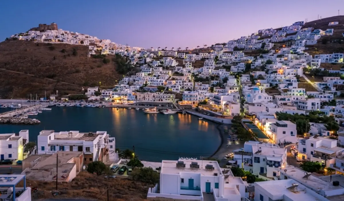 Σε ποια ελληνικά νησιά έσπασαν ρεκόρ οι αφίξεις τουριστών