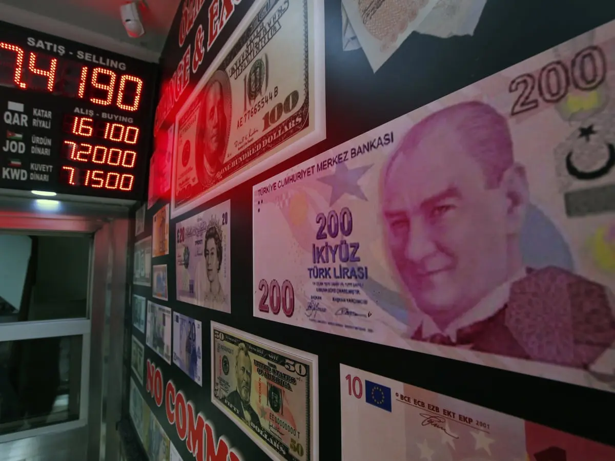 Διεθνή ΜΜΕ: Ο Ερντογάν εκτελεί την τουρκική οικονομία