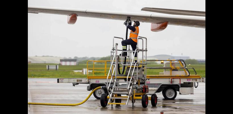 Επίτροπος ενέργειας: Σε ετοιμότητα για το jet fuel – 30 δισ. ευρώ επιπλέον κόστος για ορυκτά καύσιμα στην ΕΕ