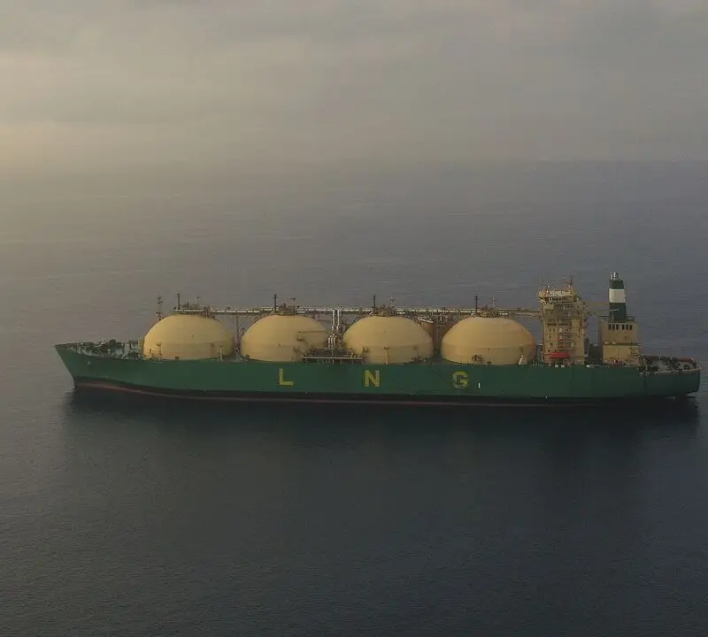 Η Ρωσία επεκτείνει τον «σκιώδη» στόλο LNG ενόψει των νέων ευρωπαϊκών κυρώσεων