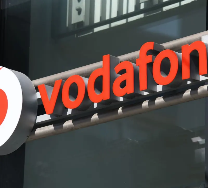 Vodafone: Αγοράζει το 49% της VodafoneThree έναντι $5,8 δισ. και ενισχύεται στο Ηνωμένο Βασίλειο