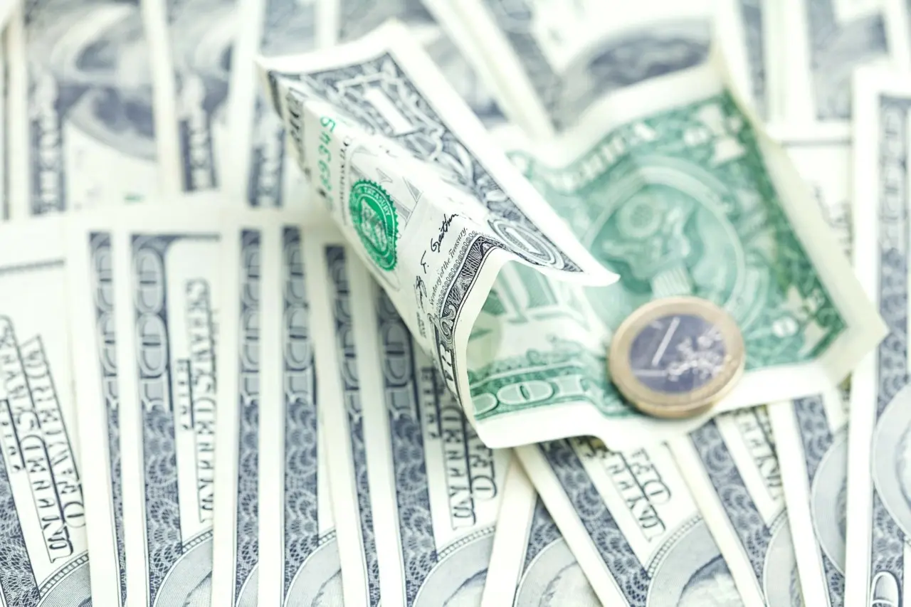 Ευρώ: Η ενεργειακή κρίση, λόγω Μέσης Ανατολής αποκαλύπτει τη μεγαλύτερη αδυναμία της Ευρώπης