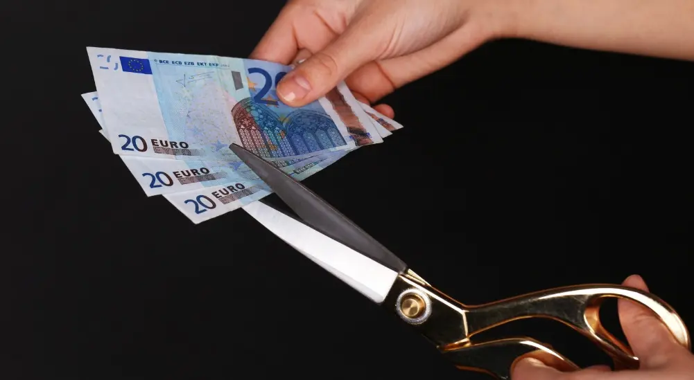 Ανοίγει η πλατφόρμα για 1.200 «κουρεμένους» – Φωνές για αθέτηση δεσμεύσεων  και «ψαλιδισμένες» αποζημιώσεις
