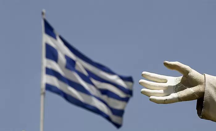 Bloomberg: Το ελληνικό χρέος δεν είναι πια το φόβητρο της Ευρώπης