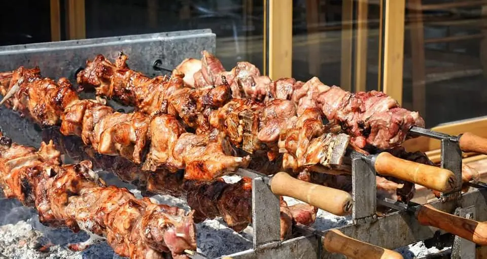 Στο ναδίρ η κίνηση σε ταβέρνες και κέντρα διασκέδασης το Πάσχα