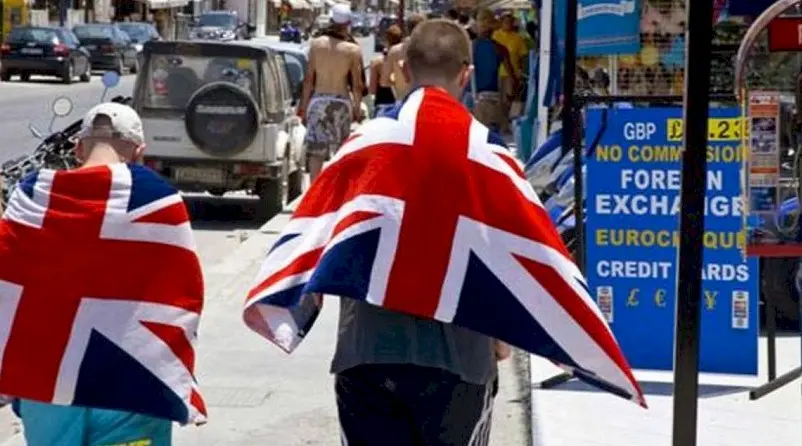 Από την 1η Μαΐου η Κύπρος ανοίγει για εμβολιασμένους Βρετανούς