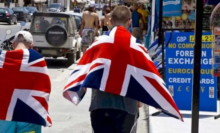 Από την 1η Μαΐου η Κύπρος ανοίγει για εμβολιασμένους Βρετανούς