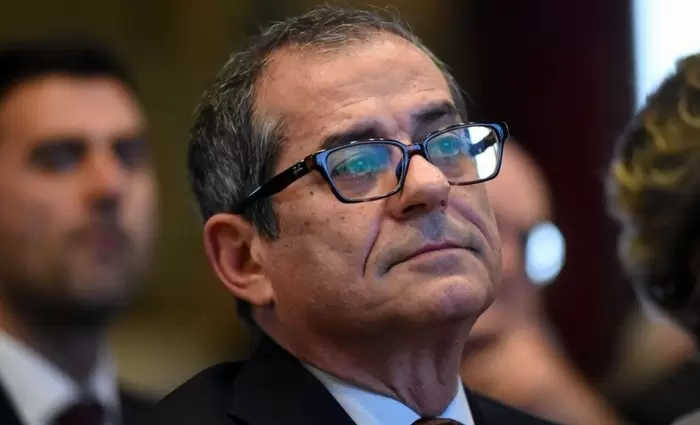 Η Ιταλία ψάχνει τρόπους να αποφύγει την σύγκρουση με τις Βρυξέλλες