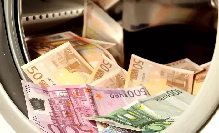 Σφυρίζουμε αδιάφορα για Οδηγία περί ξεπλύματος και τρομοκρατίας!