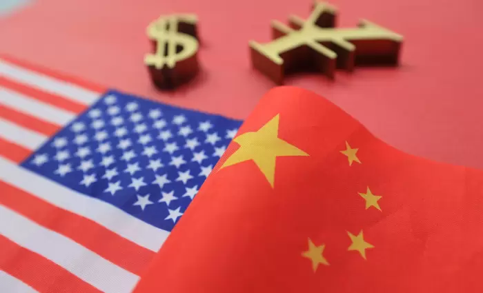 Moody's: Φόρος για αμερικανικές επιχειρήσεις οι δασμοί στην Κίνα