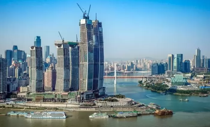 Oλοκληρώνεται ο οριζόντιος ουρανοξύστης της Κίνας (pics & vid)