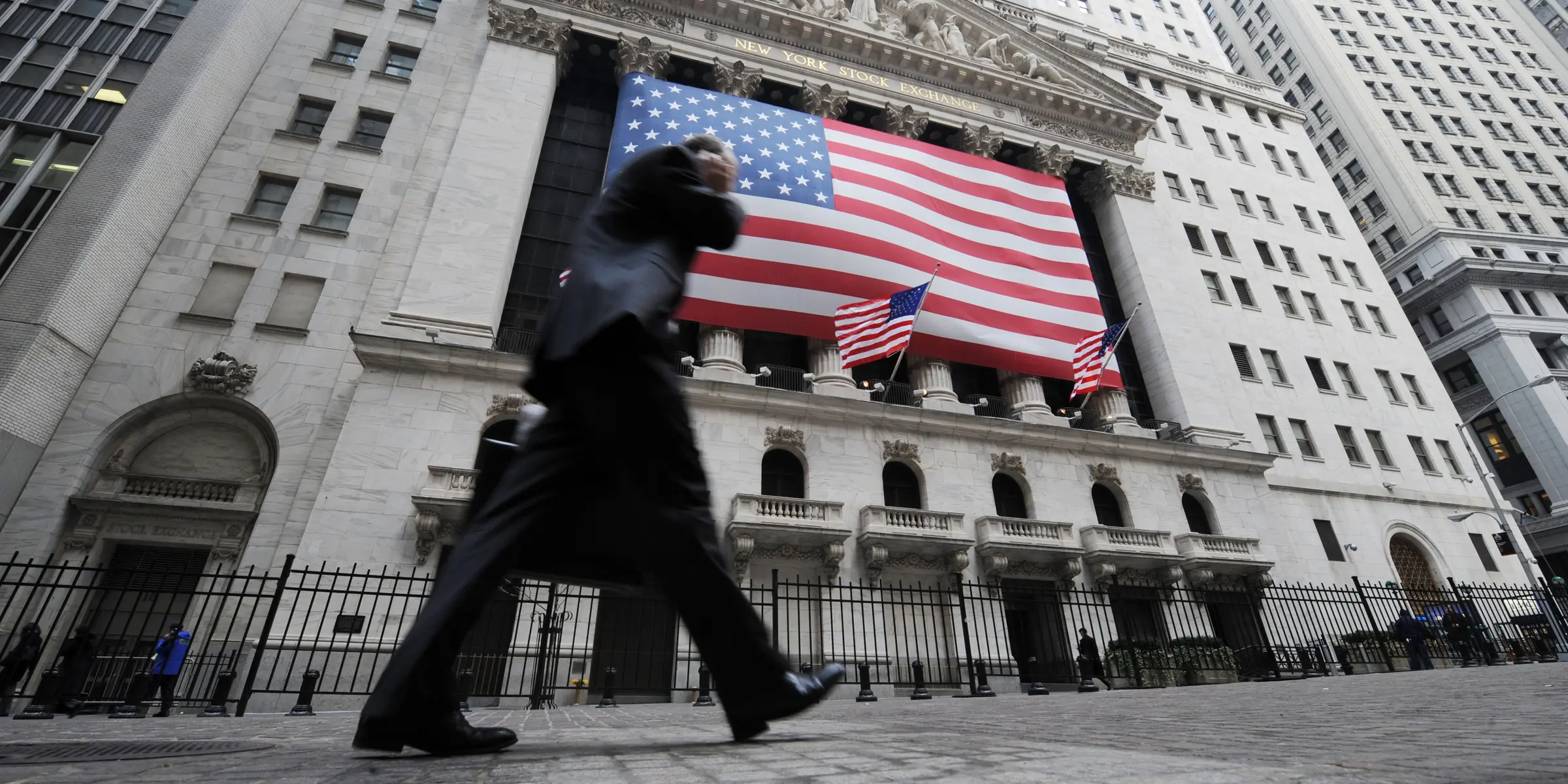 Ακολουθεί πτωτική πορεία η Wall Street