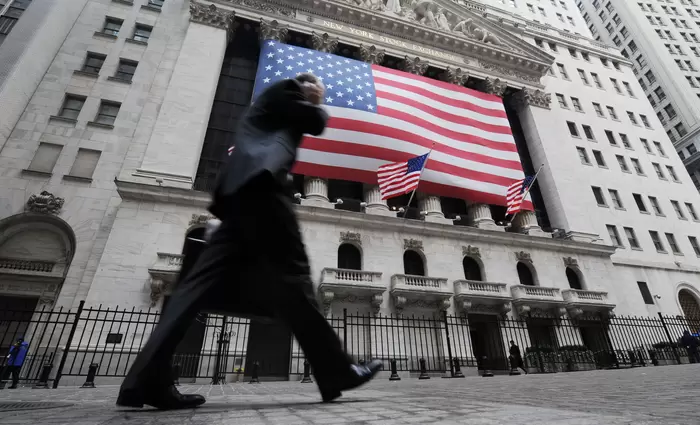 Ακολουθεί πτωτική πορεία η Wall Street