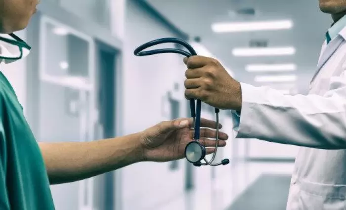 Αναζητείται την υστάτη χρυσή τομή για αποτροπή της απεργίας των κυβερνητικών γιατρών