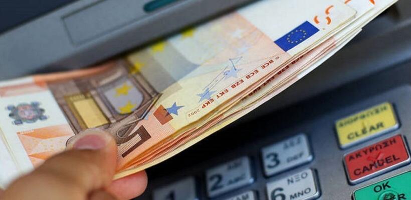 Ζητούν προστασία των πολιτών από νέες χρεώσεις τραπεζών