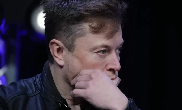 Σε αποζημιώσεις η Tesla για εκβιασμό και απόλυση υπαλλήλου