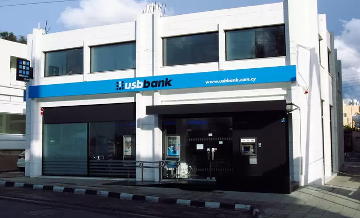 USB Bank: Μείωση του βασικού επιτοκίου της