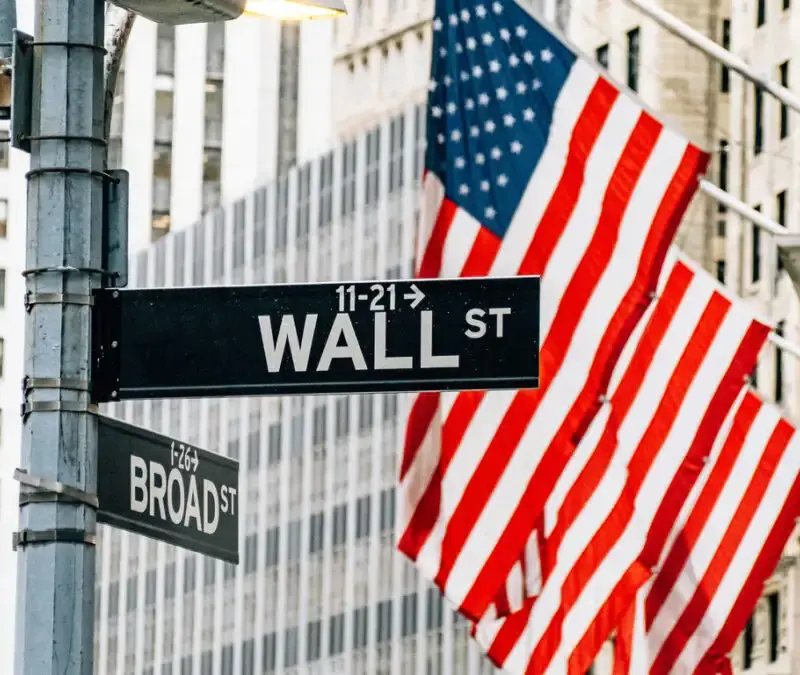 Wall Street: Προς νέα ρεκόρ με καταλύτες το AI και τις ελπίδες για ειρήνη στη Μ. Ανατολή