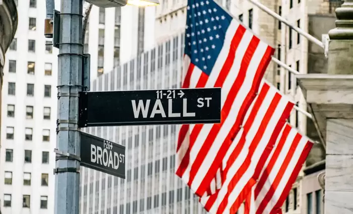 Wall Street: Προς νέα ρεκόρ με καταλύτες το AI και τις ελπίδες για ειρήνη στη Μ. Ανατολή