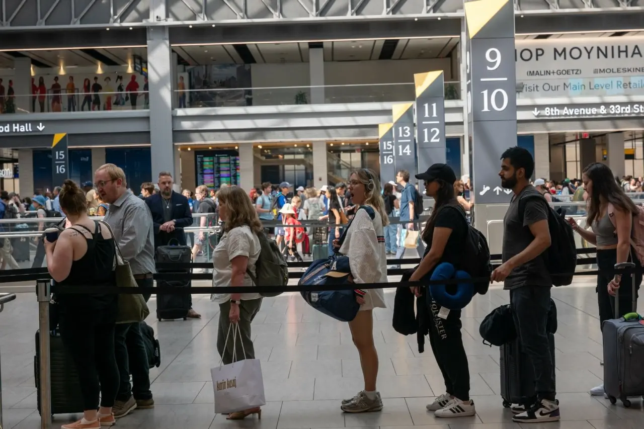 ΕΕ: Το νέο σύστημα ελέγχου συνόρων προκαλεί μεγάλες ουρές στα αεροδρόμια