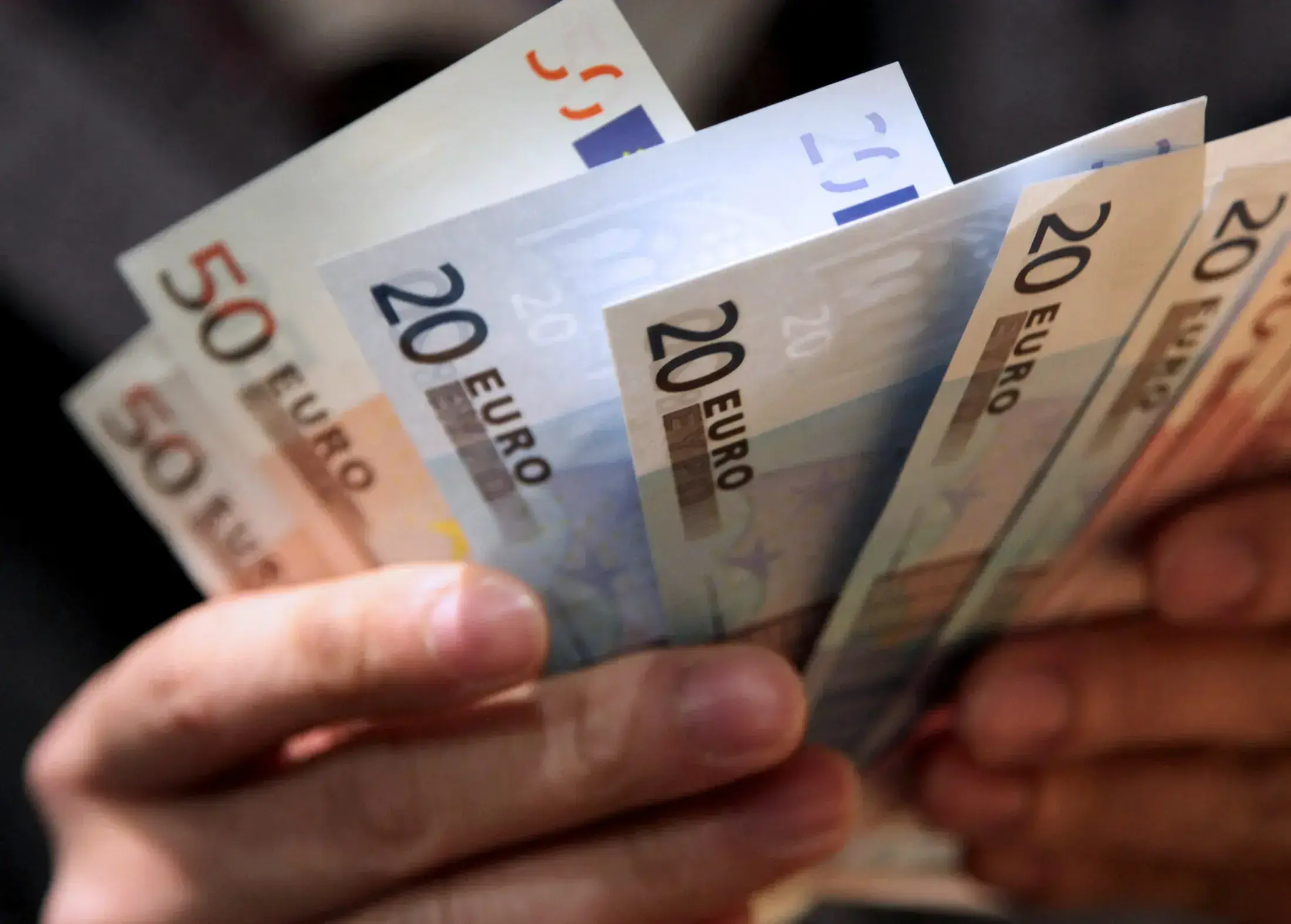 Ένωση Καταναλωτών: Αυξήσεις σε μισθούς και ωφελήματα για να αντιμετωπιστεί η ακρίβεια