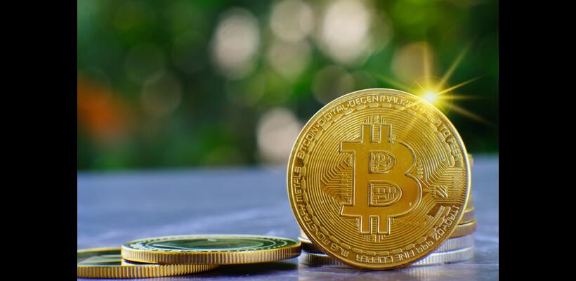 Στα $70.700 το bitcoin: Επιφυλακτικοί οι επενδυτές παρά την εβδομαδιαία άνοδο