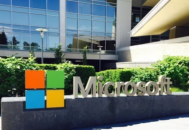 ΗΠΑ: Ο ρόλος της Microsoft μεγαλώνει καθώς η Fed περιορίζει τη στήριξη στην οικονομία