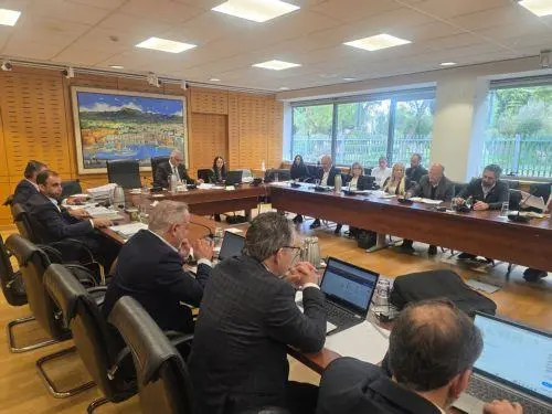 Συζητήθηκαν στην Επ. Εμπορίου οι αναπομπές για μικρές επιχειρήσεις και καταχρηστικές ρήτρες