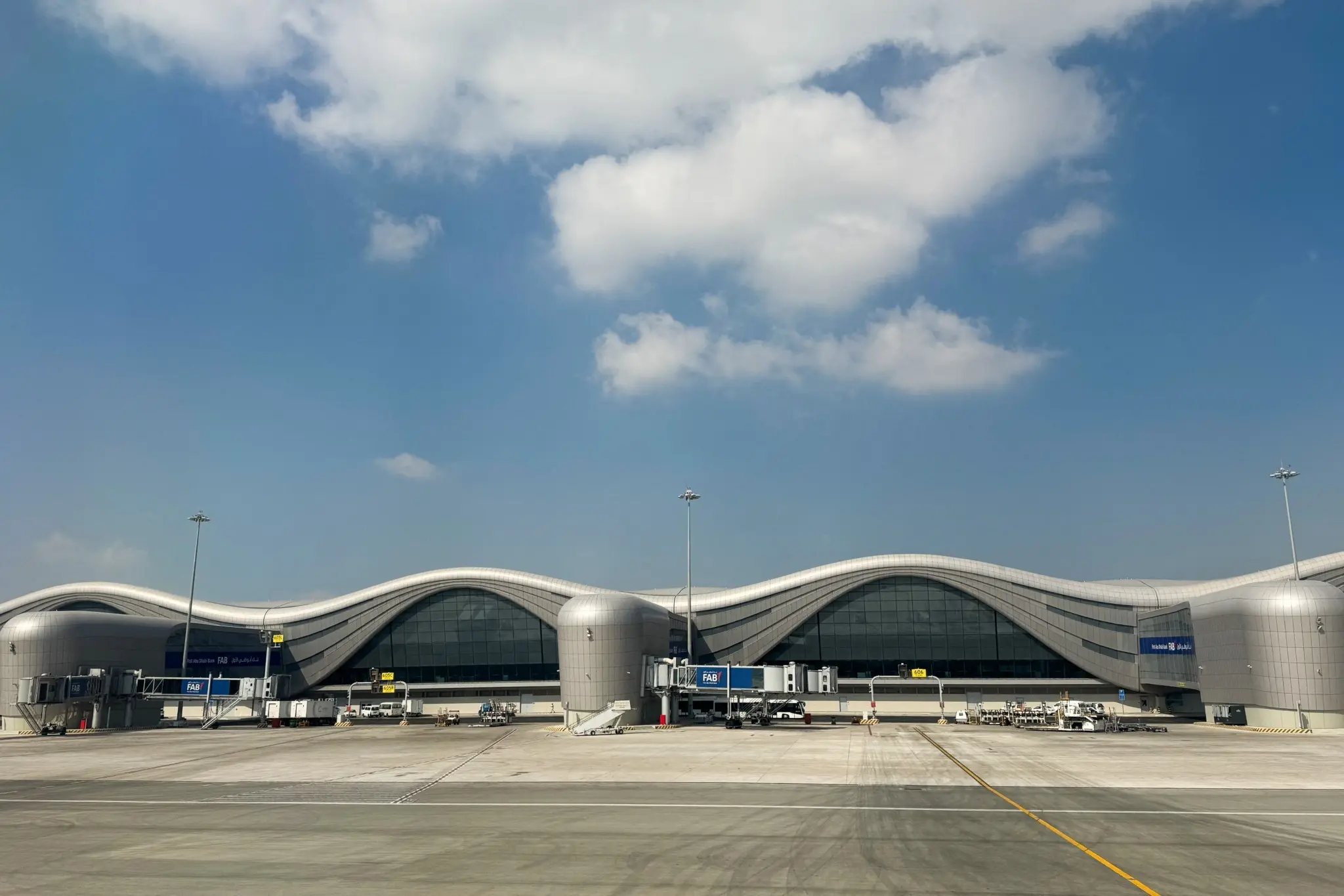 Guardian για Ντουμπάι: Έως €300.000 το άτομο για μια πτήση διαφυγής – Το «χρυσό» οδοιπορικό των celebrities για να σωθούν