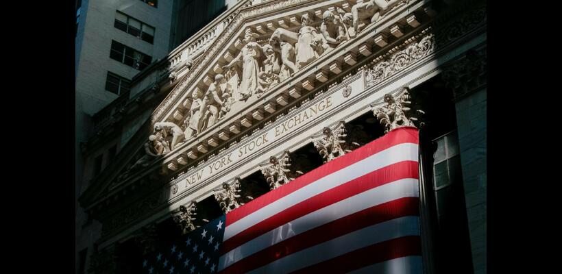 Wall Street: Διπλό πλήγμα από Μέση Ανατολή και απασχόληση – «Βυθίζεται» κατά 900 μονάδες ο Dow Jones