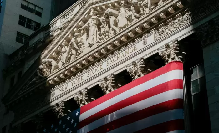 Wall Street: Διπλό πλήγμα από Μέση Ανατολή και απασχόληση – «Βυθίζεται» κατά 900 μονάδες ο Dow Jones