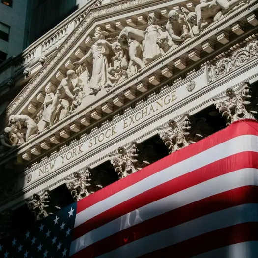 Wall Street: Διπλό πλήγμα από Μέση Ανατολή και απασχόληση – «Βυθίζεται» κατά 900 μονάδες ο Dow Jones